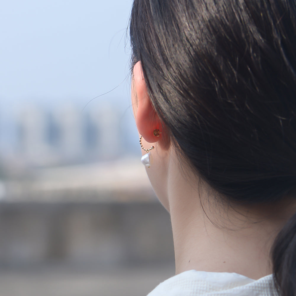 Vintage Simple Geometric C Shaped Pearl Stud Earrings