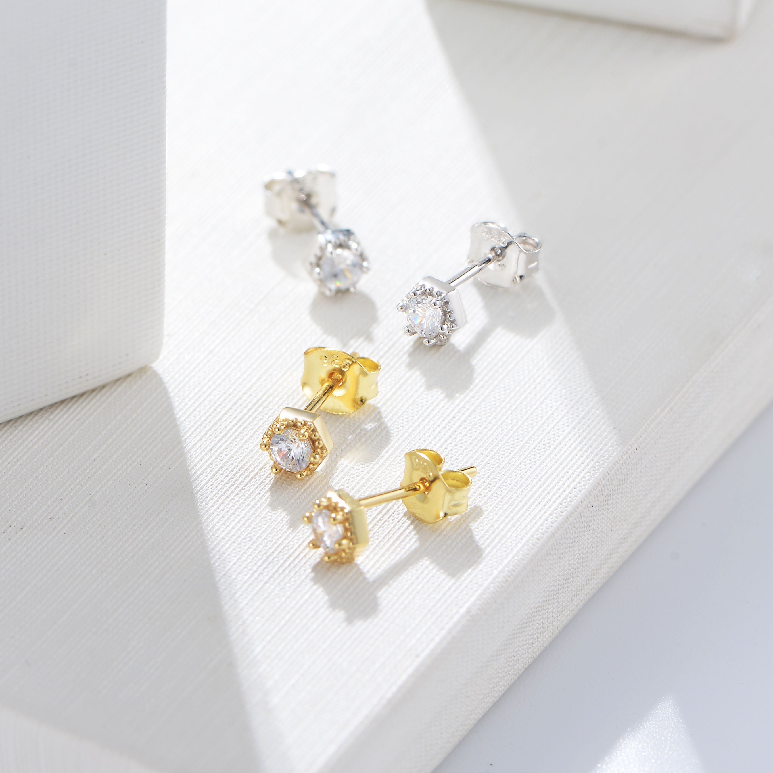 Fashion  Round Zircon Geometric Stud Earrings