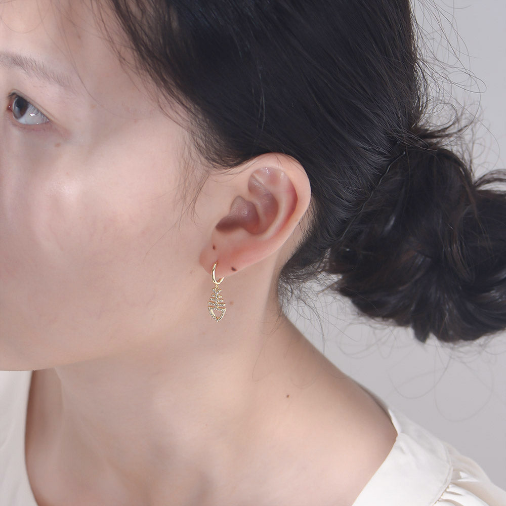 Fashion Gold Plated Cubic Zirconia Fishbone Charm Huggie Earring