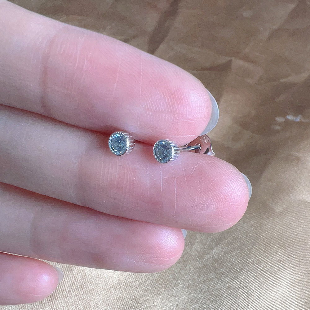 Ins High Quality Minimalist Bezel Setting Zircon Stud Earrings