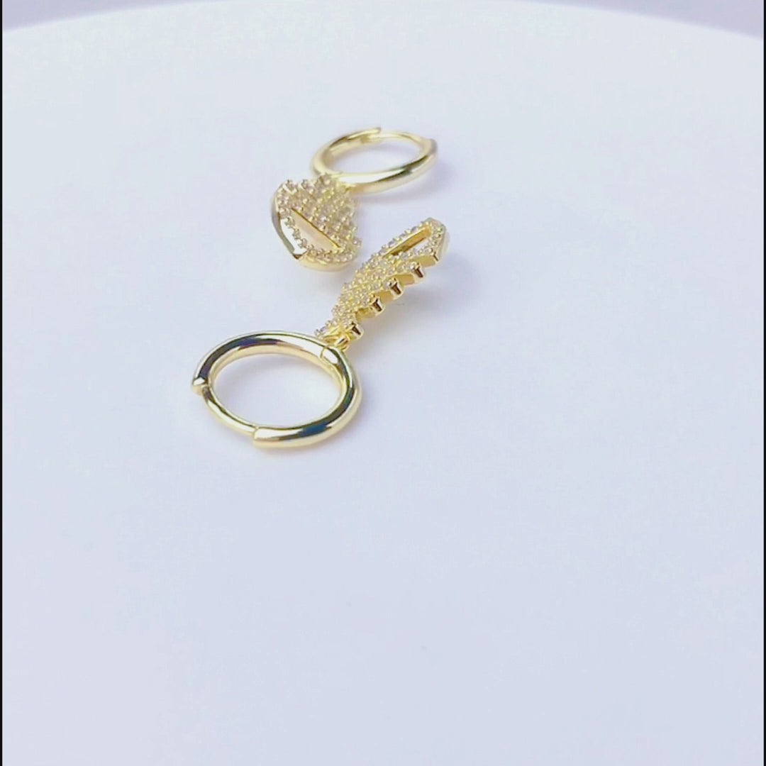Fashion Gold Plated Cubic Zirconia Fishbone Charm Huggie Earring