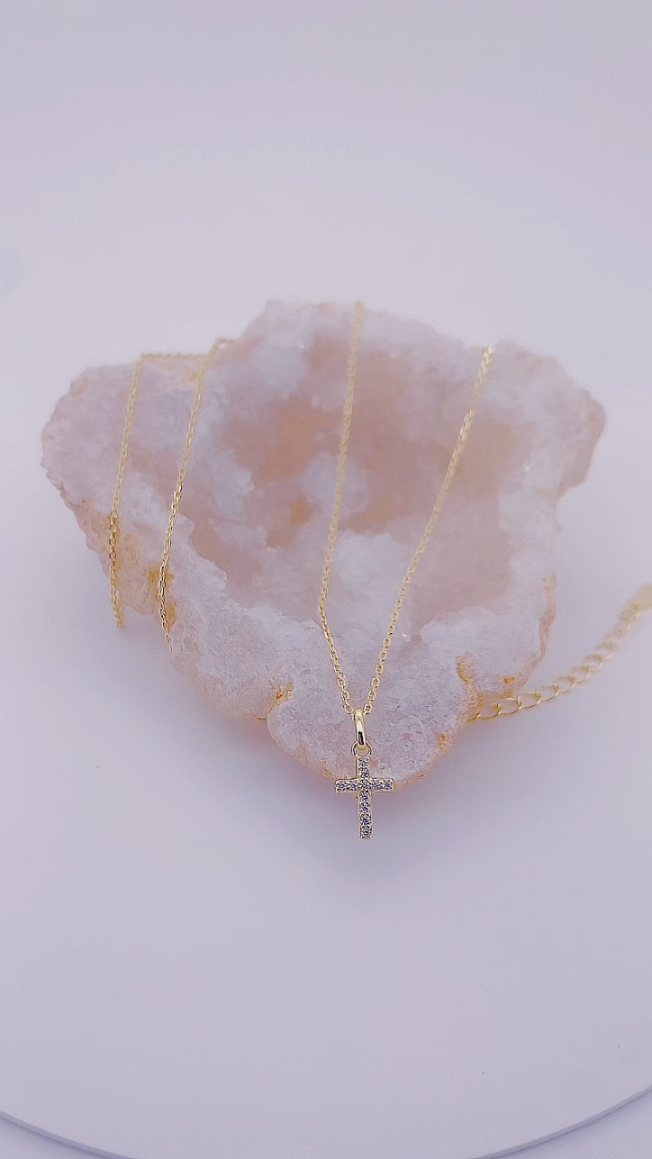 Simple Cross Pendant Necklace